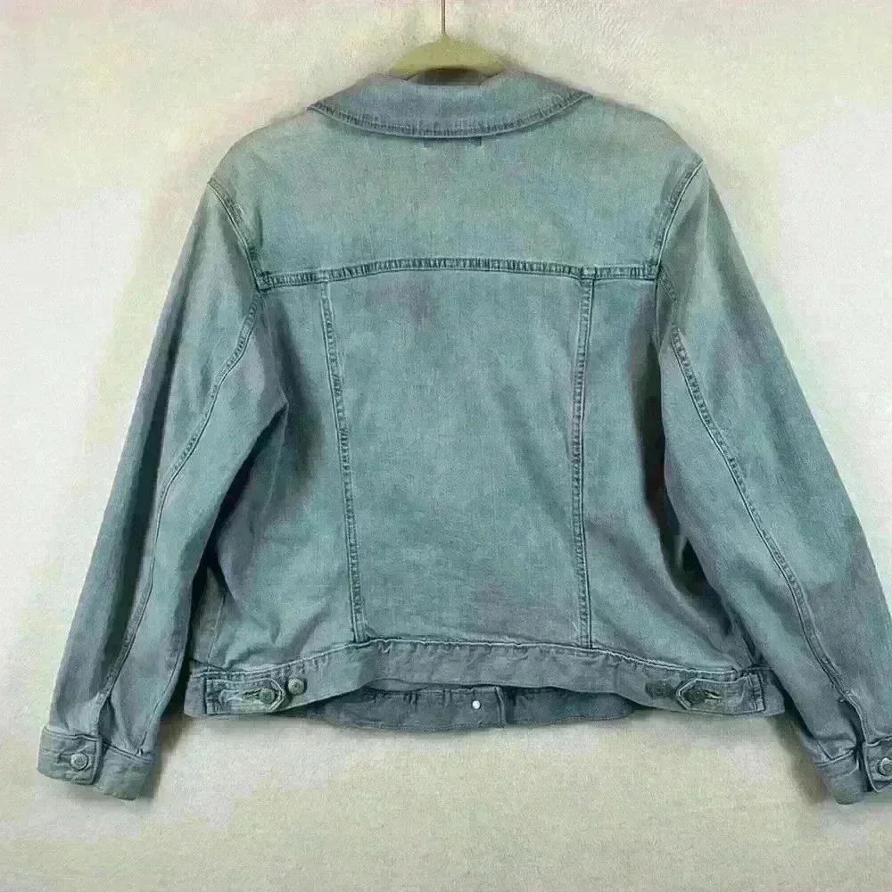 Boutique Jean Jacket Women's 1X Light Wash Blue Cotton/Spandex - Picture 4 of 9